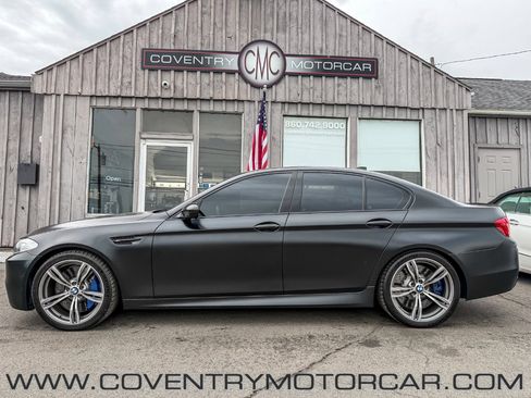 Used 2013 BMW M5 RWD image 1