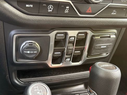 Certified 2024 Jeep Gladiator Sport image 52