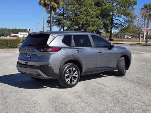 Used 2023 Nissan Rogue SV image 5