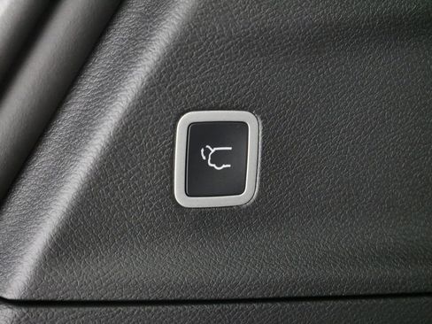 New 2026 Chrysler Pacifica Select AWD/4WD image 13