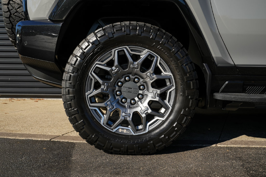 Used 2025 GMC Hummer EV 3X AWD/4WD image 36