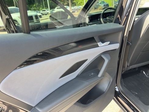 New 2025 Volkswagen Tiguan SE image 11