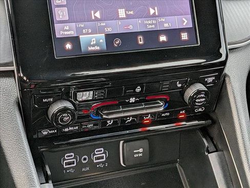 Used 2024 Jeep Grand Cherokee Altitude RWD image 14