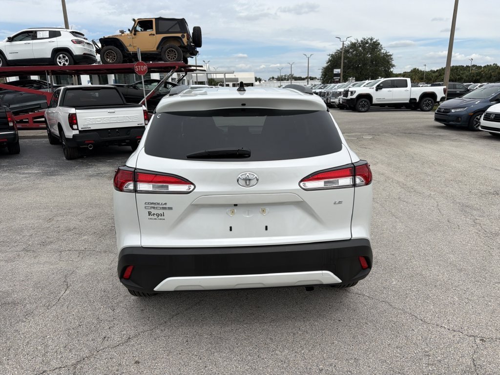 Used 2025 Toyota Corolla Cross LE FWD image 5