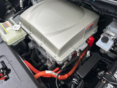 Used 2017 Nissan Leaf S image 30