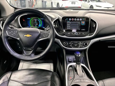 Used 2018 Chevrolet Volt LT w/ Comfort Package image 16