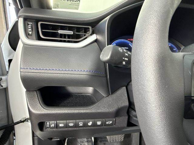 Used 2025 Toyota RAV4 XSE w/ Advanced Technology Package AWD/4WD image 15