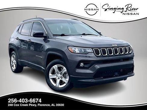 Used 2023 Jeep Compass Latitude image 1