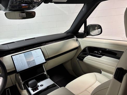 New 2025 Land Rover Range Rover SE image 35