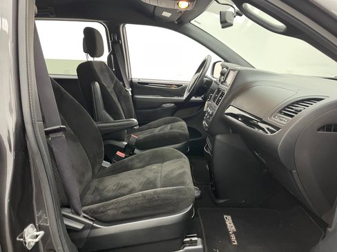 Used 2016 Dodge Grand Caravan SE FWD image 27