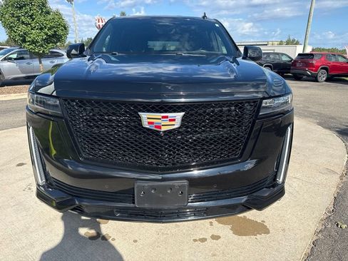 Used 2024 Cadillac Escalade ESV Sport AWD/4WD image 2
