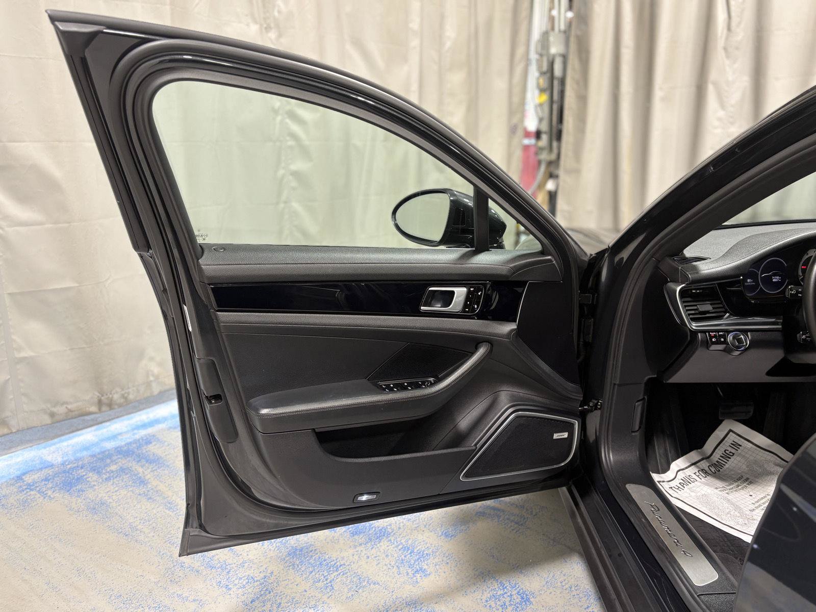 Used 2018 Porsche Panamera 4 AWD/4WD image 22