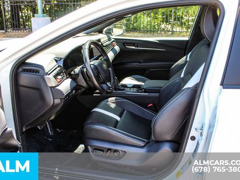 Used 2025 Toyota Camry SE image 17