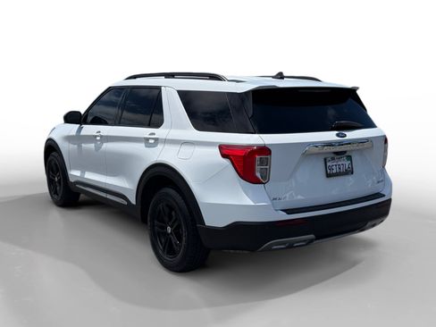 Used 2023 Ford Explorer XLT w/ Equipment Group 202A AWD/4WD image 3