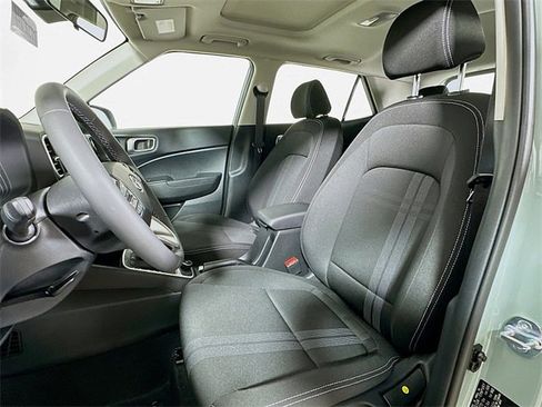 Certified 2025 Hyundai Venue SEL image 10