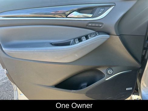 Used 2024 Buick Enclave Premium image 3