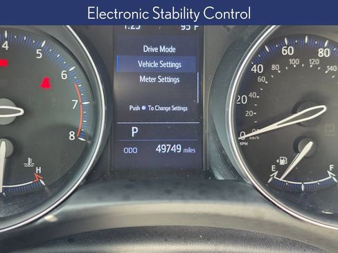 Used 2021 Toyota C-HR XLE FWD image 11