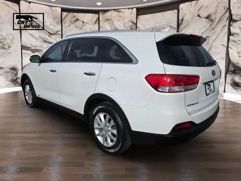 Used 2018 Kia Sorento AWD image 7