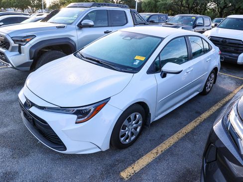 Used 2026 Toyota Corolla LE FWD image 3