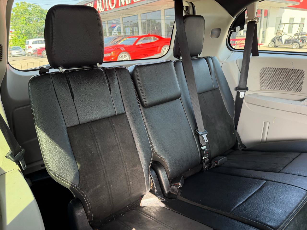 Used 2019 Dodge Grand Caravan SXT FWD image 11