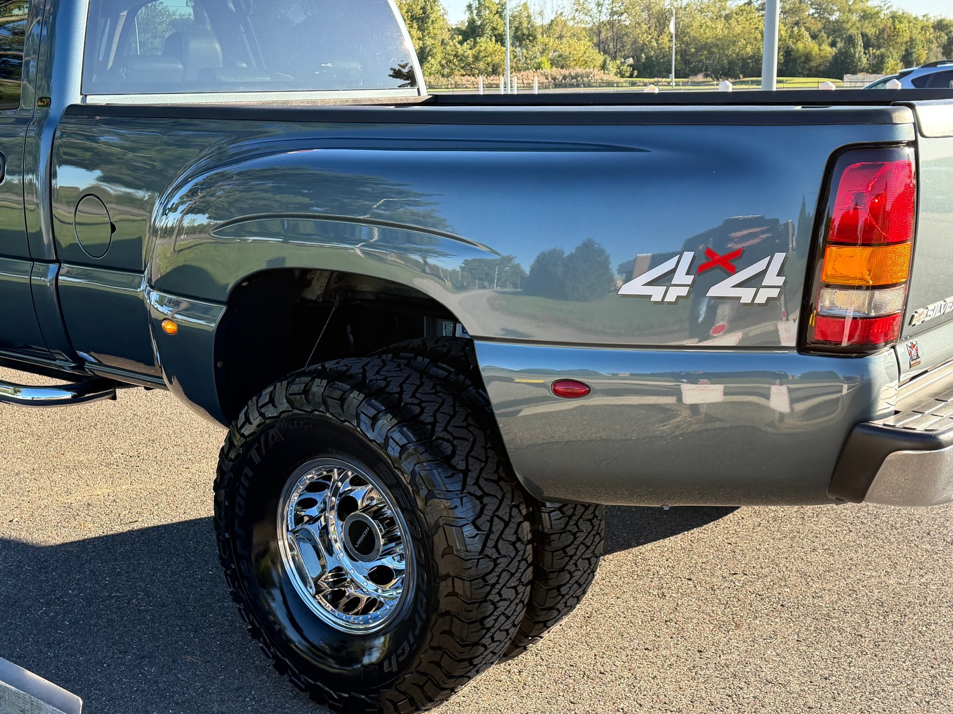 Used 2006 Chevrolet Silverado 3500 LT w/ Heavy-Duty Power Package AWD/4WD image 9