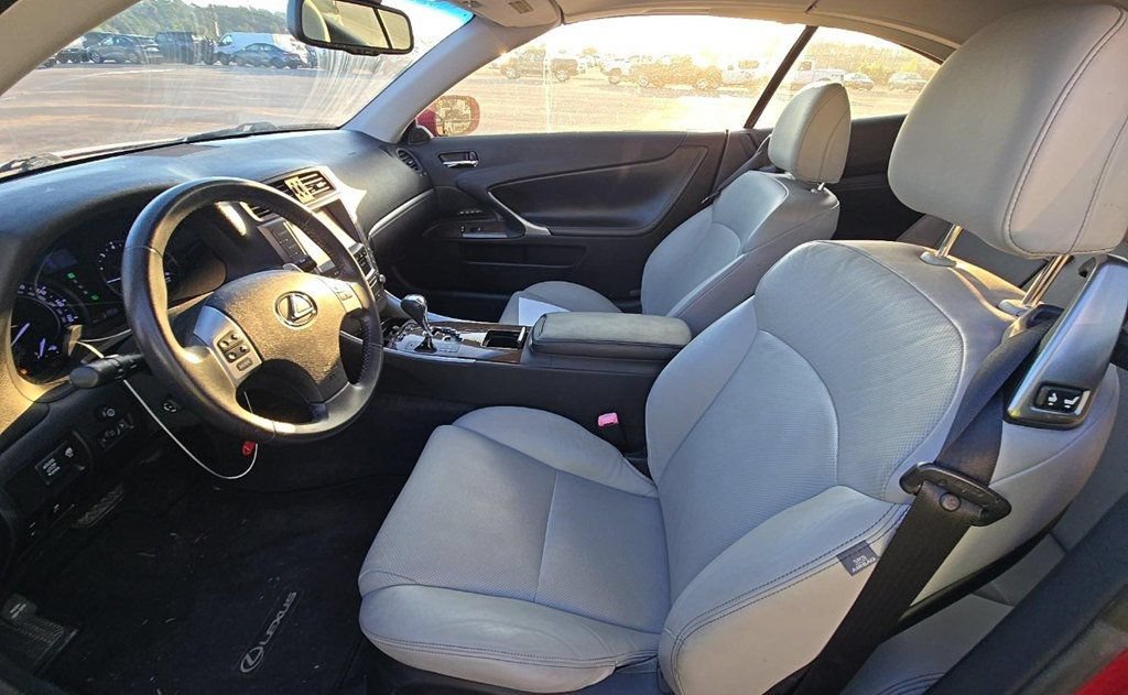 Used 2013 Lexus IS 250C w/ Luxury Pkg RWD image 6