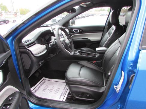 Used 2025 Jeep Compass Limited AWD/4WD image 8