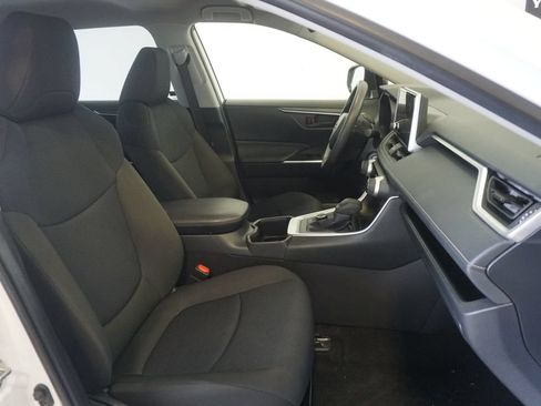 Used 2025 Toyota RAV4 LE AWD/4WD image 19