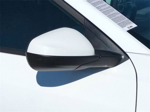 Certified 2025 Chevrolet Trax LT image 12