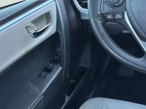 Used 2016 Toyota Corolla LE FWD image 19