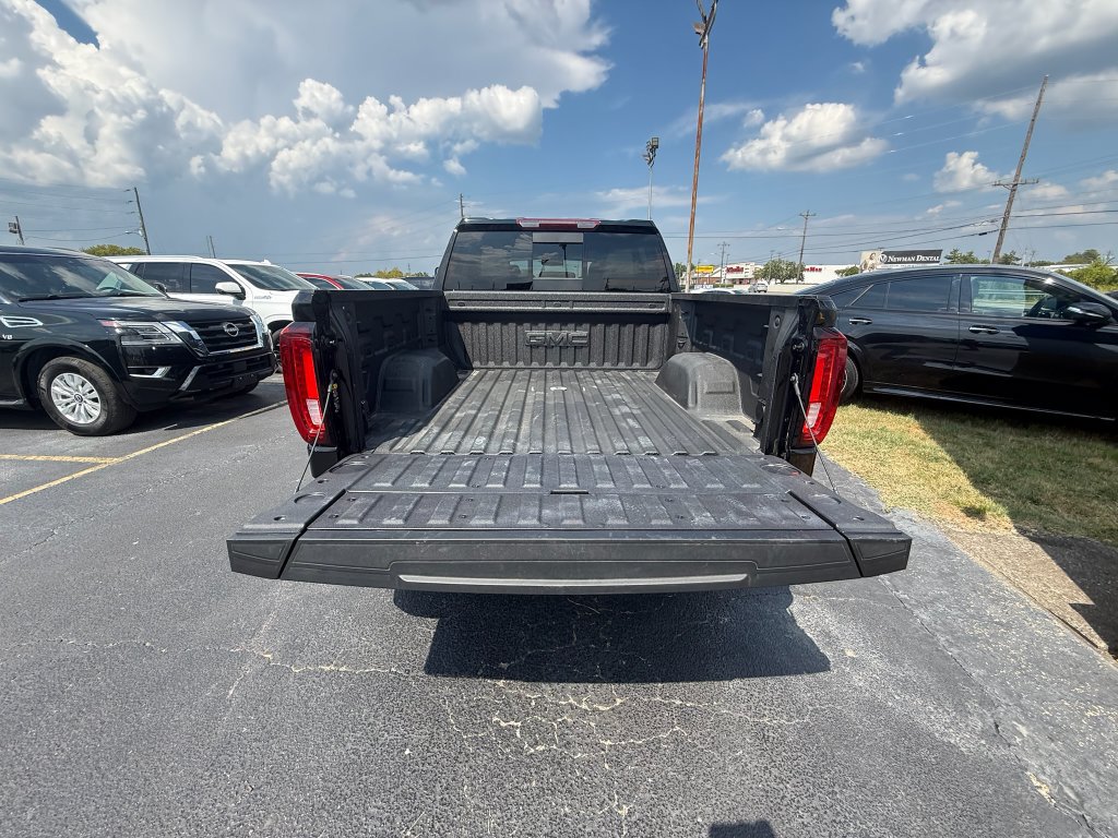 Used 2026 GMC Sierra 1500 SLT w/ SLT Premium Plus Package AWD/4WD image 5