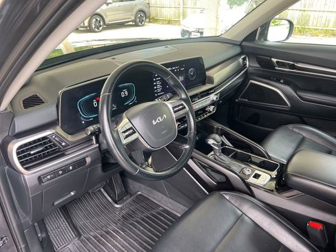 Certified 2025 Kia Telluride LX FWD image 6