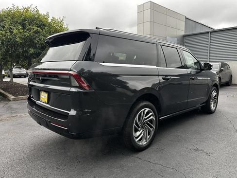 Certified 2025 Lincoln Navigator L Reserve AWD/4WD image 5