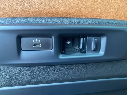 Used 2021 BMW X7 xDrive40i w/ Executive Package image 24