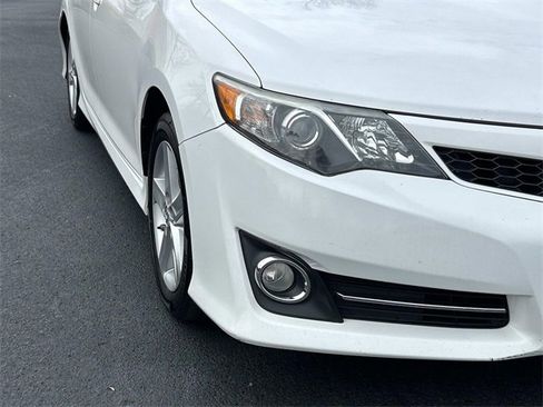Used 2014 Toyota Camry L image 10