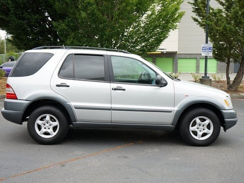 Used 1998 Mercedes-Benz ML 320 4MATIC image 2