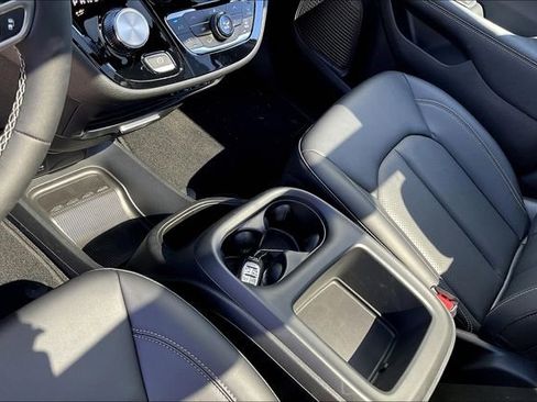 New 2025 Chrysler Pacifica Select image 39