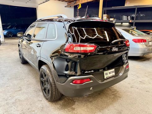 Used 2018 Jeep Cherokee Latitude Plus image 4