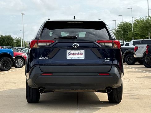 Used 2021 Toyota RAV4 XLE AWD/4WD image 7