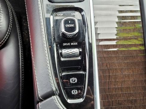 Used 2017 Volvo XC90 T6 Momentum w/ Vision Package image 24