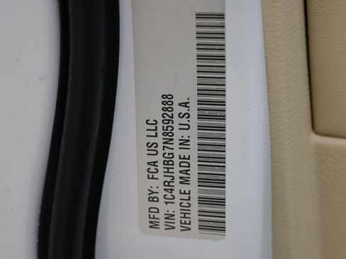 Used 2022 Jeep Grand Cherokee Limited image 24