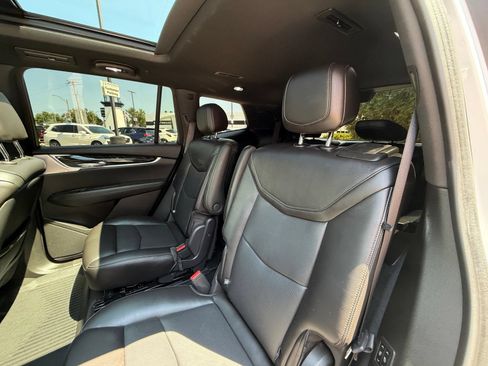 Used 2023 Cadillac XT6 Premium Luxury w/ Technology Package AWD/4WD image 24
