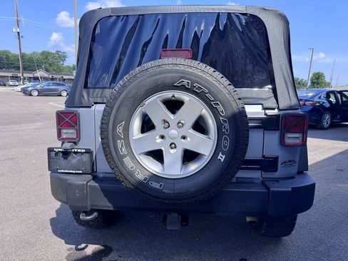 Used 2013 Jeep Wrangler Unlimited Sport AWD/4WD image 7