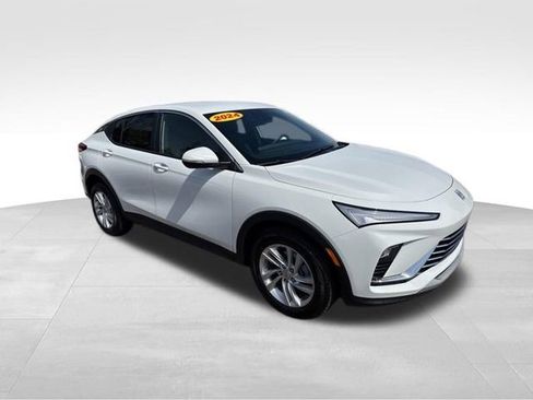 Used 2024 Buick Envista Preferred w/ Convenience II Package image 3