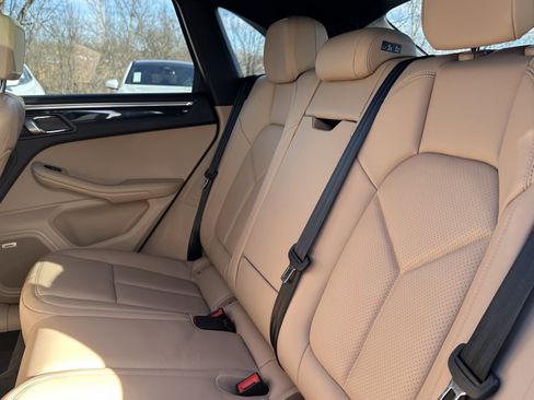 Used 2024 Porsche Macan image 32