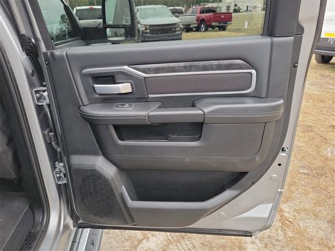 Used 2024 RAM 3500 Big Horn image 32