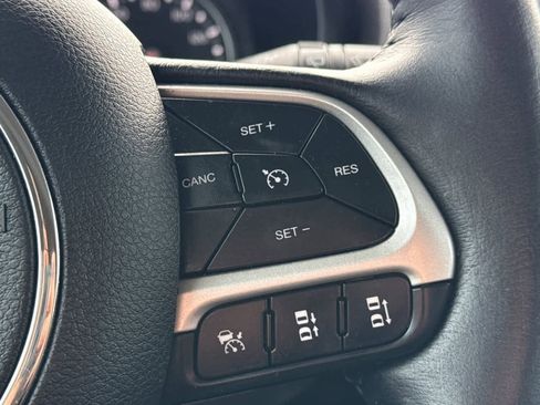 Used 2023 Jeep Renegade Limited image 27