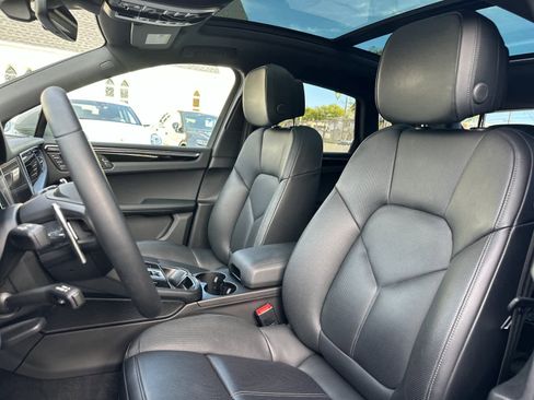 Used 2025 Porsche Macan image 5