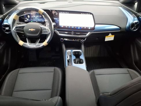 New 2026 Chevrolet Equinox EV LT image 18