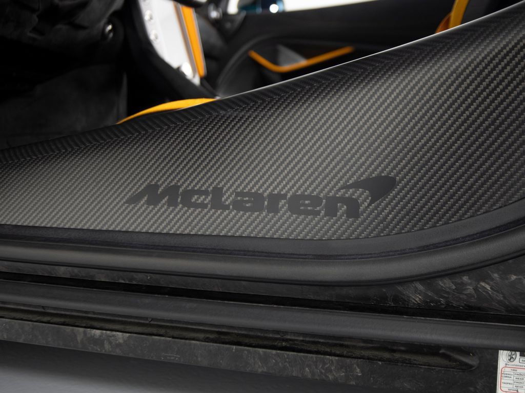 Used 2024 McLaren 750S Spider RWD image 13